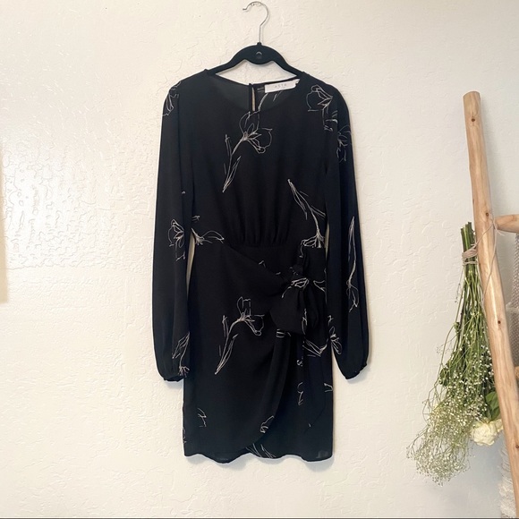 ASTR Dresses & Skirts - ASTR BLACK FLORAL WRAP MINI DRESS S